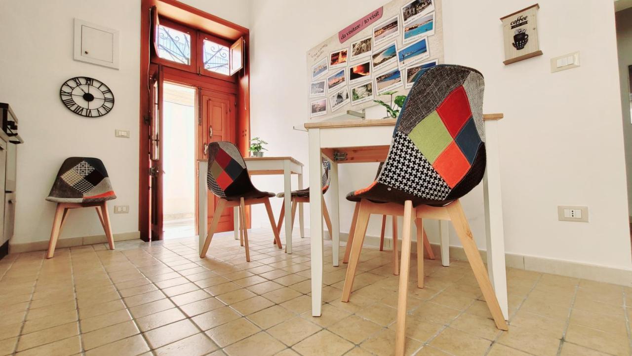 Zanzi 'S Charming Rooms Avola Bagian luar foto
