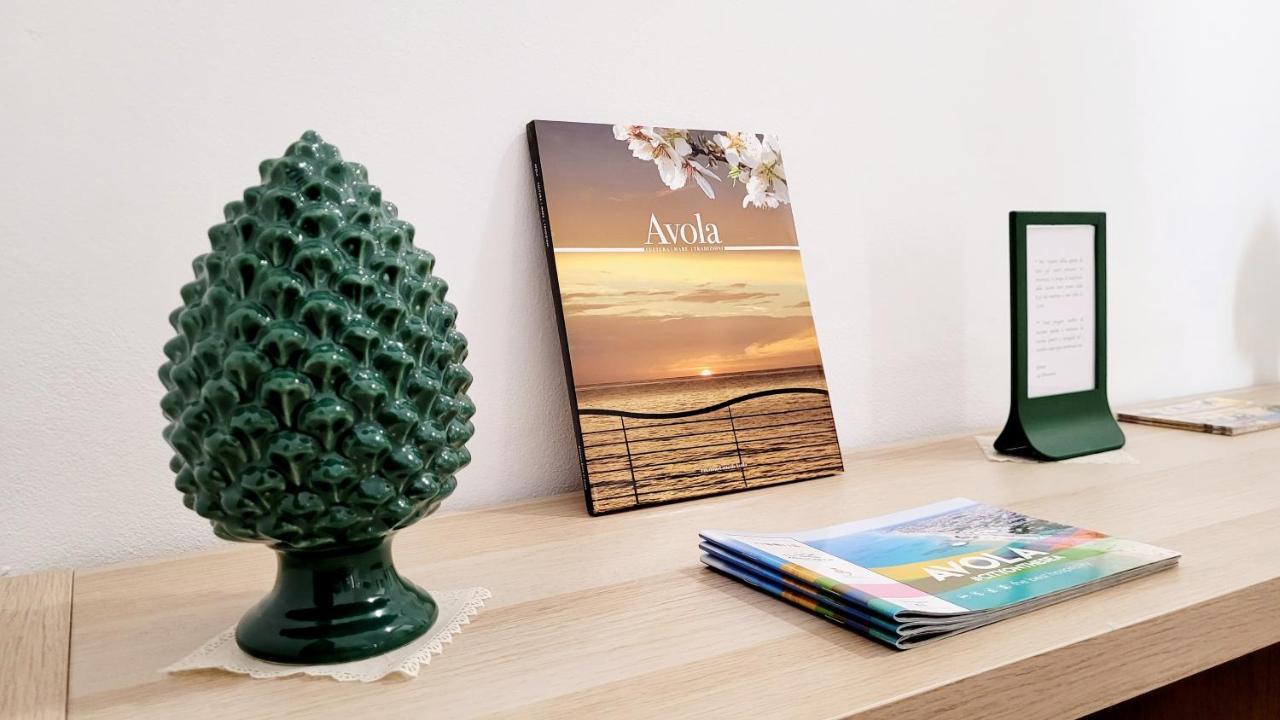 Zanzi 'S Charming Rooms Avola Bagian luar foto