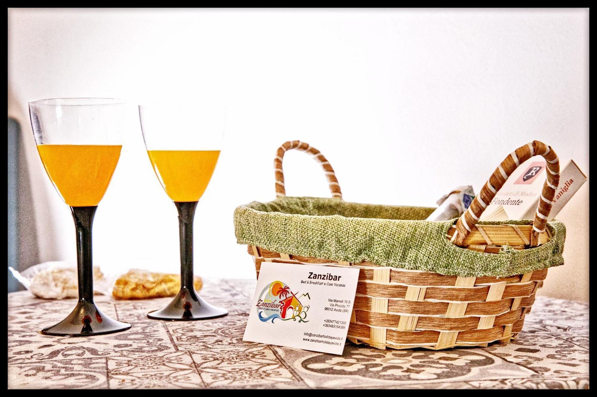 Zanzi 'S Charming Rooms Avola Bagian luar foto